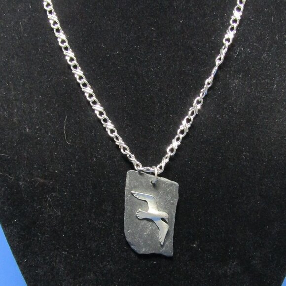 Vintage Signed Monet Necklace with a Silver Pewter Seagull on a Slate Pendant - Picture 1 of 3